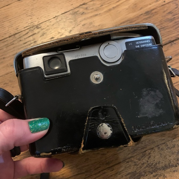 Vintage Yashica Lynx 5000 camera with case. Untested. - Picture 5 of 5